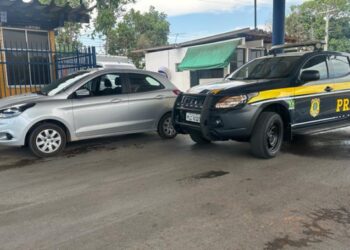 Carro roubado em 2021 é recuperado pela PRF na Bahia