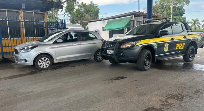 Carro roubado em 2021 é recuperado pela PRF na Bahia