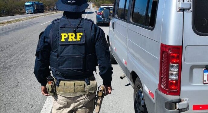 PRF e AGERBA apreendem veículos e multam motoristas de ligeirinhos na Bahia