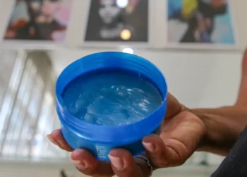 Anvisa cancela registro de mais de 1,2 mil pomadas de modelar cabelo