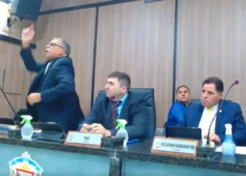 Vereador admite que bate em mulher durante sessão: ‘Bato, e bato em você’