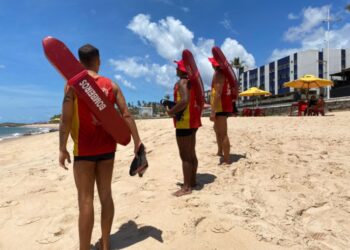 Bombeiros alertam para os cuidados nas praias durante o verão