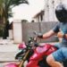 Andar de moto sem placa não é crime de adulteração de identificação de veículo
