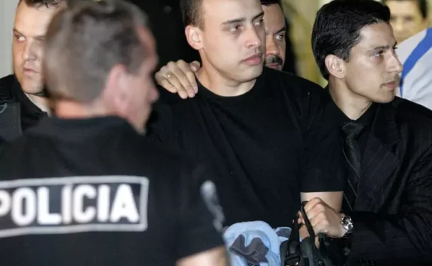 Alexandre Nardoni, que matou a filha, deixa a cadeia apenas 16 anos depois