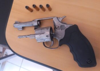 Caminhoneiro é preso com revólver e munições em caixa de som na Bahia