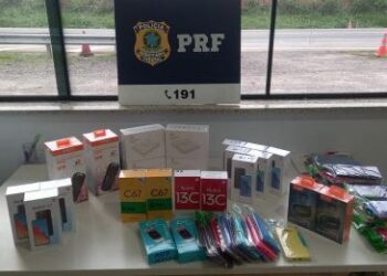 PRF apreende eletrônicos contrabandeados em ônibus na Bahia