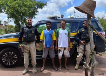 PRF faz visita emocionante a adolescente de 15 anos em zona rural na Bahia