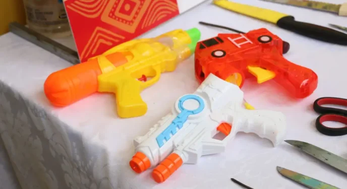 Salvador: PM recolhe pistolas de água no carnaval