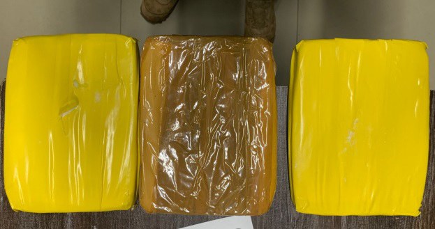 PRF apreende 3,2 kg de cocaína com uma jovem em ônibus na Bahia