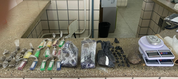 PRF e PM prendem duas pessoas por tráfico de drogas na Bahia