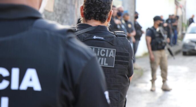 Polícia recupera carro e encontra galpão de desmanche de veículos na Bahia