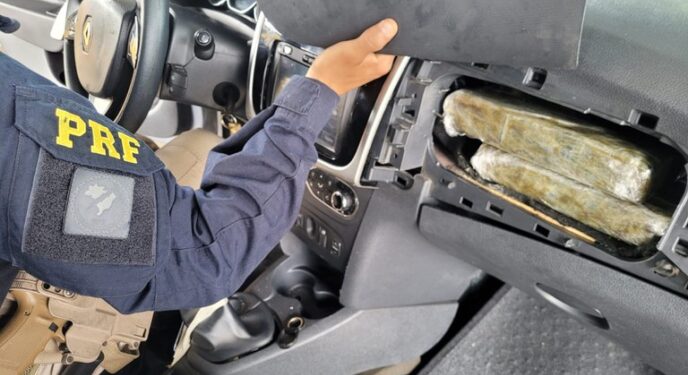 PRF apreende 6,5 Kg de cocaína em fundo falso de veículo na Bahia