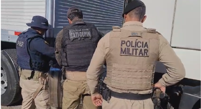 Motorista é flagrado em infrações de trânsito e substância ilícita na Bahia