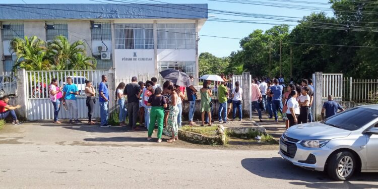 Políticos e eleitores correm para atualizar situação do titulo
