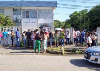 Políticos e eleitores correm para atualizar situação do titulo