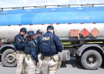 PRF intensifica fiscalização de transporte de produtos perigosos na Bahia