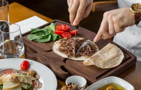 Empresa aérea deve indenizar cliente que não teve dieta respeitada em voo