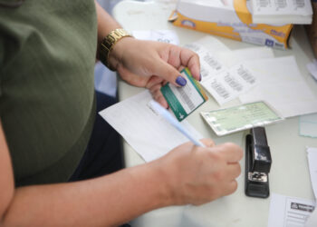 Beneficiários do Bolsa Família têm esta semana para atualizar cartão da saúde
