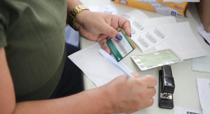 Beneficiários do Bolsa Família têm esta semana para atualizar cartão da saúde