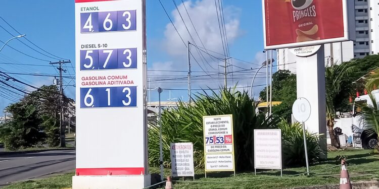 Combustível vai subir de novo com volta de impostos