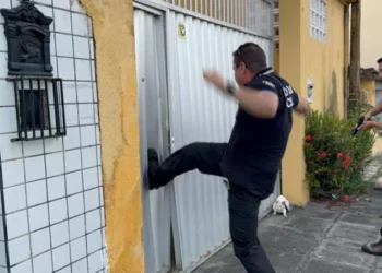 Ator e influenciadora são presos por desviar doações ao RS com chaves Pix falsas