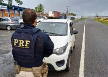 PRF recupera mais dois veículos na Bahia