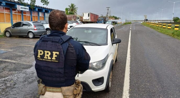 PRF recupera mais dois veículos na Bahia