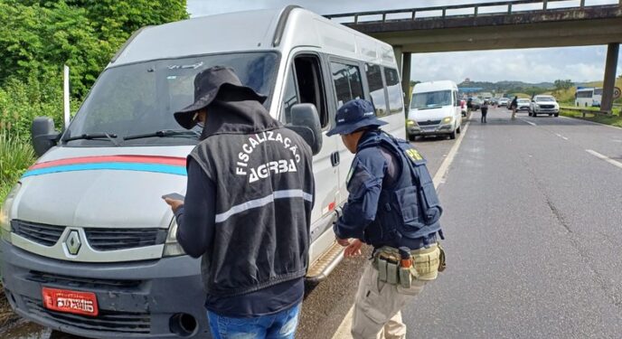 PRF e AGERBA encerram operação contra transporte remunerado de passageiros