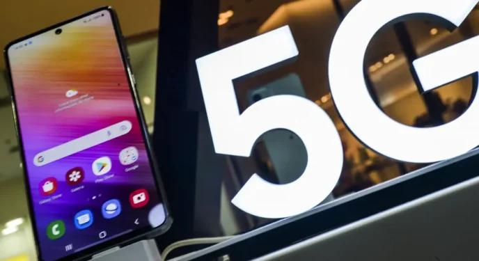 Operadoras de celular são multadas por propaganda enganosa