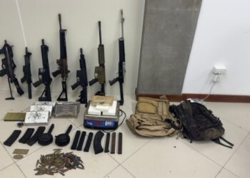 PC baiana apreende 6 fuzis, submetralhadora e 10 kg de pasta-base em ‘bunker’