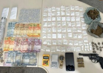 Suspeito é preso pela PM com arma e drogas na Bahia