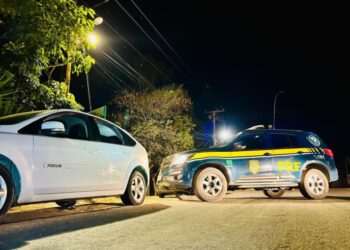 PRF recupera 3 veículos roubados e clonado e apreende drogas na Bahia