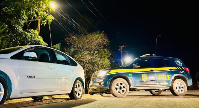 PRF recupera 3 veículos roubados e clonado e apreende drogas na Bahia