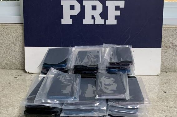 PRF apreende dezenas de celulares e cigarros eletrônicos em ônibus na Bahia