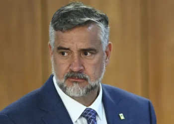 Por suspeita de irregularidades, TCU suspende licitação milionária da Secom de Lula