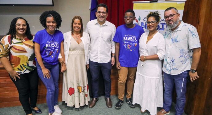 Projeto leva 14 estudantes da rede municipal para Portugal