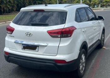 Assaltante solto em audiência de custódia vai a Fórum com carro roubado na Bahia