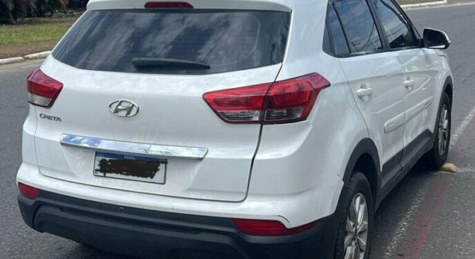 Assaltante solto em audiência de custódia vai a Fórum com carro roubado na Bahia