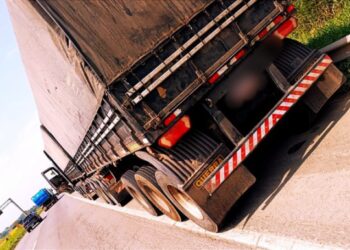 PRF flagra bitrem de 9 eixos com mais de 13 toneladas em excesso de peso