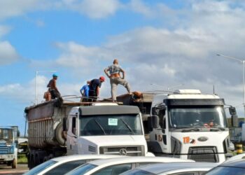 PRF retém carretas com mais de 50 toneladas de excesso de peso na Bahia