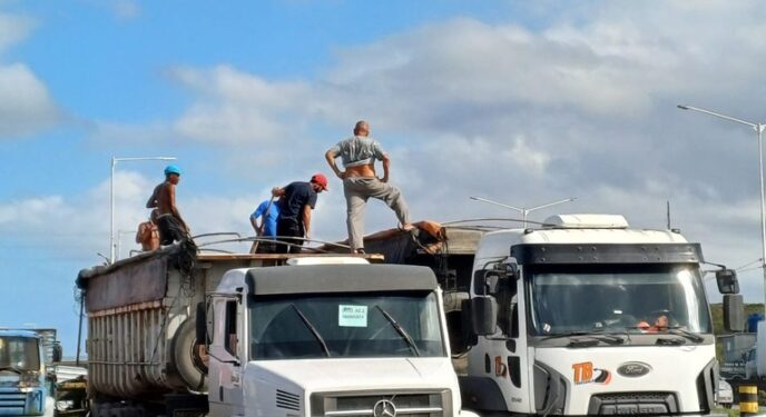 PRF retém carretas com mais de 50 toneladas de excesso de peso na Bahia