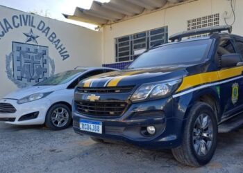 PRF recupera dois veículos furtados na Bahia