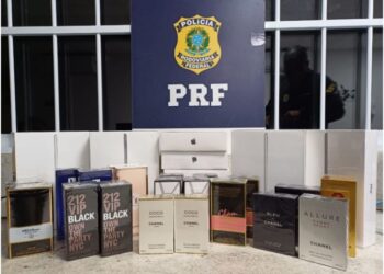 PRF apreende dezenas de eletrônicos e perfumes importados ilegalmente na Bahia