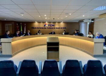TCM aprova com ressalvas contas e multa 3 prefeitos baianos