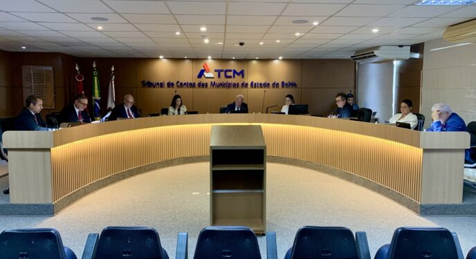 TCM aprova com ressalvas contas e multa 3 prefeitos baianos