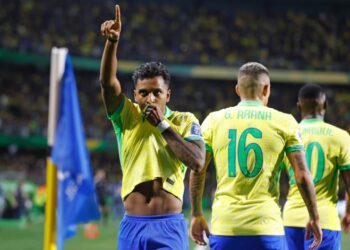 Sem brilho, Brasil vence o Equador e se recupera nas Eliminatórias