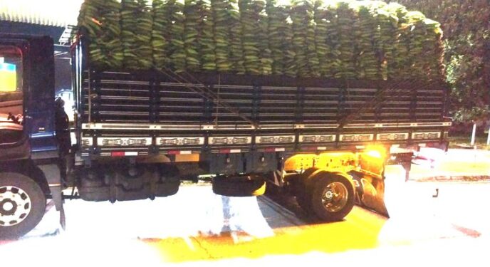 PRF flagra de carga irregular e apreende “rebites” na Bahia