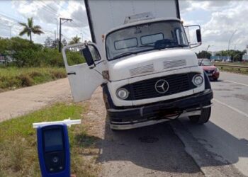 Dirigindo em zigue-zague, motorista alcoolizado é preso pela PRF na BR 324