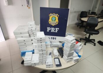 PRF apreende mais de 160 aparelhos eletrônicos transportados ilegalmente na Bahia