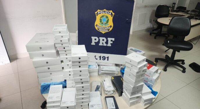 PRF apreende mais de 160 aparelhos eletrônicos transportados ilegalmente na Bahia